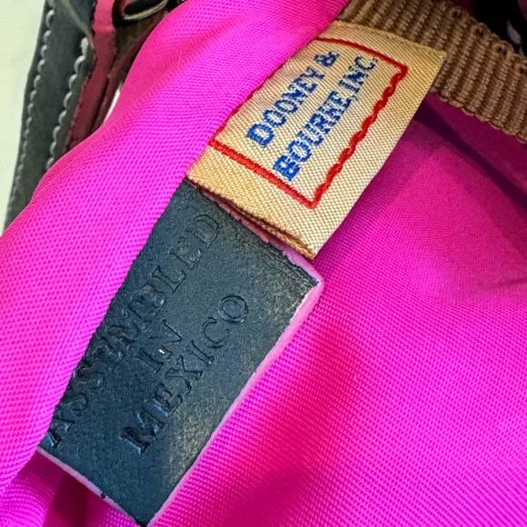 Dooney & Bourke Disney Sweethearts - 2014 Mickey and Minnie Small Barrel… - Picture 12 of 15